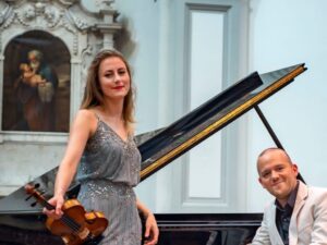 Emma en Koenraad spelen Debussy