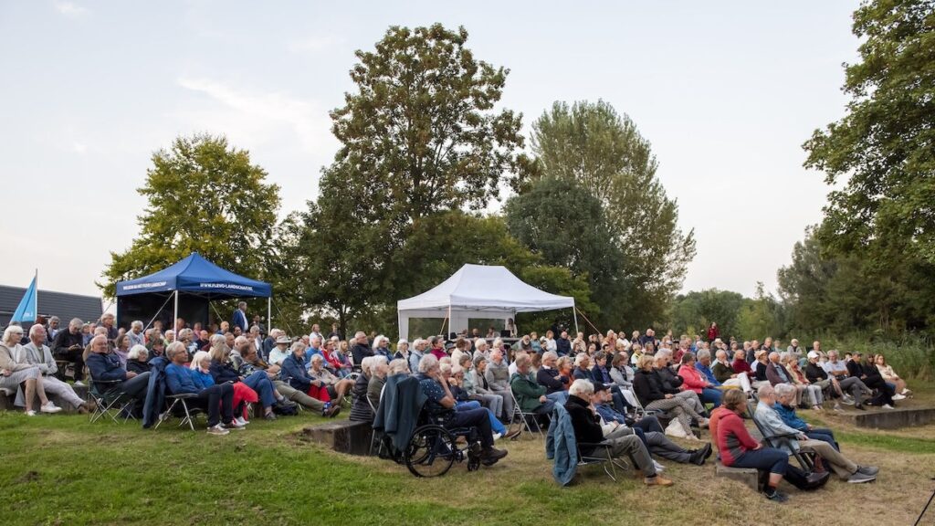 Uitgast publiek op zaterdagavond geniet met volle teugen